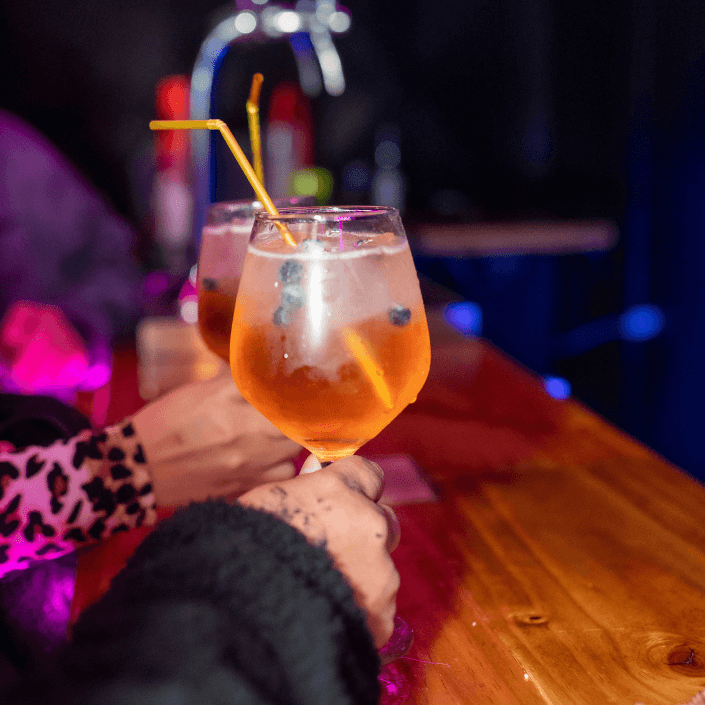 Copas de vidrio listas para el brindis