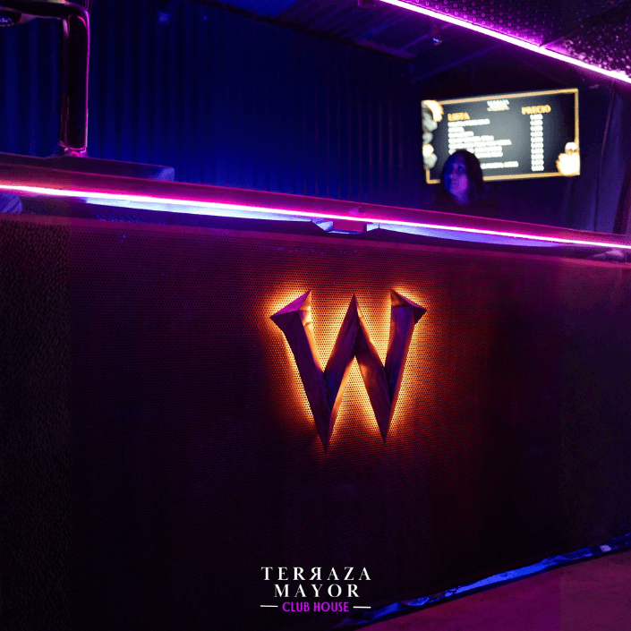 Detalles de la barra con letrero de neón Wilckens Lager